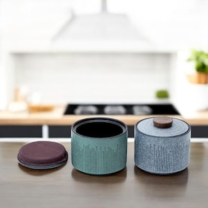 Japanese Ceramic Tea Canister with Lid – Green or Black Glaze, Matcha, Spice, Coffee Storage Jar, Minimalist Kitchen Gift Container