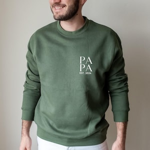 Papa Sweatshirt with Kids Date of Birth, Personalised Dad Sweatshirt, Fathers Day Gift, Gift for New Dad, Pregnancy Reveal, Best Papa Hoodie