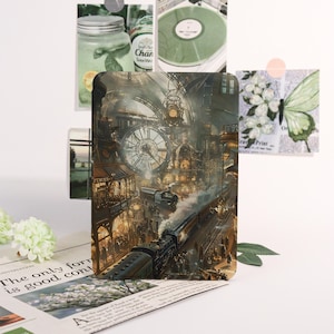 Könnte beinhalten: Ein dekorativer Druck mit einer detaillierten Illustration im Steampunk-Stil eines Bahnhofs, mit einer großen Uhr, einem Zug und Menschen. Das Kunstwerk hat eine warme Farbpalette mit Brauntönen, Gold und Orange.