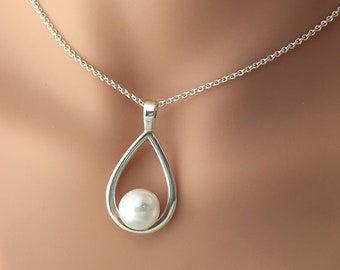 Large Fresh Water Pearl necklace set in Sterling Silver