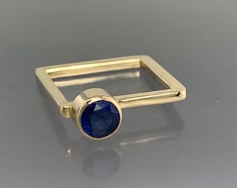 Sapphire Chatham 6mm set in a 14kt yellow gold bezel on a 14kt yellow gold square band. This can be created in your size.