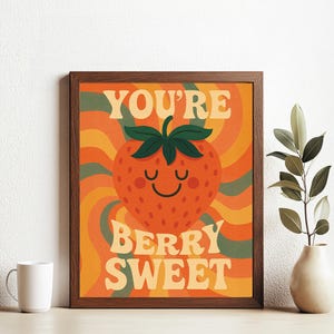 Lámina de arte mural retro de fresas: frase "Eres dulce como una baya", póster de cocina con estilo de los 70, ilustración vintage de fresas.