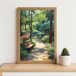 Peut inclure: Une impression encadrée d'une scène de parc. L'œuvre représente un sentier en pierre serpentant à travers un parc verdoyant avec des arbres, des fleurs et un banc en bois. Le cadre est de couleur marron clair, et une petite plante succulente en pot est sur l'étagère.