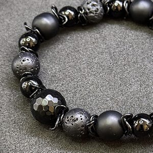 Unisex Black Lava Rock Bracelet – Matte Black Onyx, Glossy Onyx & Faceted Beads – 16cm Stretch Bracelet for Him or Her – Handmade Jewellery