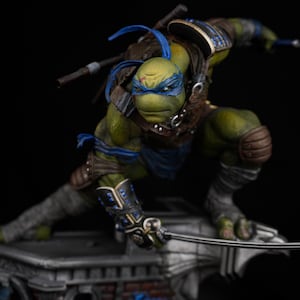 TMNT Leonardo Figur | Ninja Schildkröten Sammlerstück | Handbemalte Statue | 90er Jahre Cartoon Fan Geschenk | Leonardo mit Katanas