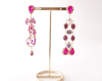 Pendientes asimétricos Chibiusa – Joyería artesanal de Sailor Moon