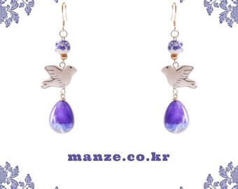 Pendientes de pájaro azul cobalto, cerámica floral y plata de ley, joyería hecha a mano.