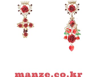 Pendientes colgantes de rosa asimétricos hechos a mano: joyería victoriana de piedras preciosas rojas y cristal