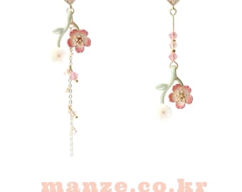 Pendientes colgantes asimétricos de flor de cerezo, plata de ley, hechos a mano