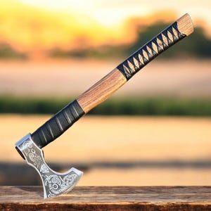 Handgefertigte Wikinger Axt mit Lederscheide | Personalisiertes Beil mit Gravur für Geschenke, Camping, Bushcraft, nordische Dekoration