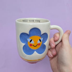 Handgemaltes romantisches Geschenk, Doodle Art Blumenbecher, niedliches handgemachtes keramisches Blumenbecher, wunderliches Tonwaren-Teebecher, Geschenk für sie, Geburtstagsgeschenk