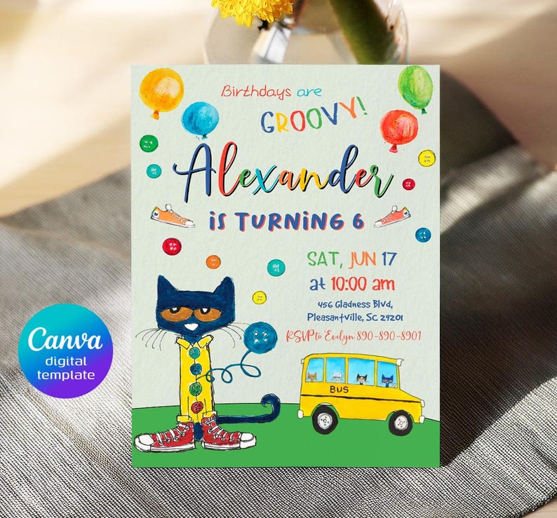 Peut inclure: Une invitation d'anniversaire color&eacute;e mettant en sc&egrave;ne un chat de dessin anim&eacute; portant une chemise jaune et des chaussures rouges. L'invitation indique "Les anniversaires sont GROOVY ! Alexander a 6 ans" et comprend les d&eacute;tails de la f&ecirc;te, notamment la date, l'heure et le lieu. L'invitation pr&eacute;sente &eacute;galement un bus scolaire jaune avec un toit bleu.
