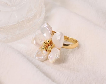 Baroque pearl flower ring, gold plated adjustable band, handmade floral statement ring for brides & everyday, gift-ready minimalist jewelry