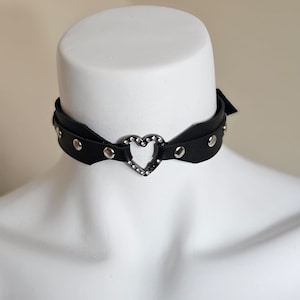 Black Vegan Leather Heart Choker: Gothic Punk Collar
