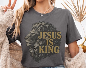 Jesus Is King digitale png-download - christelijke leeuwafbeelding, bijbelverskunst, esthetische geloof streetwear, retro christendomontwerp
