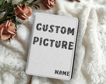 Funda personalizada para Kindle y Kobo con correa de mano. Funda personalizada para Kindle Paperwhite de 12.ª generación (7") (2024). Regalo único para amantes de la lectura.