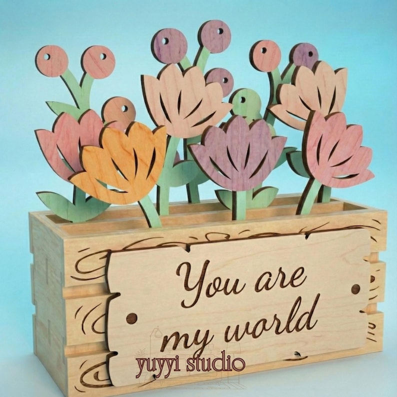 Peut inclure: Bo&icirc;te &agrave; fleurs en bois avec des tulipes d&eacute;coup&eacute;es au laser dans des tons orange, rose et violet. La bo&icirc;te porte une enseigne d&eacute;corative en bois avec le texte "You are my world" et "yuyyi studio".
