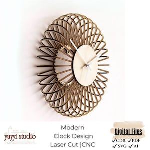 Peut inclure: Une horloge murale moderne en bois avec un design unique en couches. L'horloge présente un cadran circulaire de couleur claire avec des aiguilles blanches et un anneau extérieur décoratif de lattes de bois incurvées. Le texte "Modern Clock Design Laser Cut | CNC" est visible.