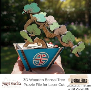 Peut inclure: Puzzle 3D en bois représentant un bonsaï, découpé au laser. Le bonsaï a des feuilles et des branches vertes et marron, et est placé dans un pot bleu avec un emblème décoratif. Le texte "3D Wooden Bonsai Tree Puzzle File for Laser Cut" est également présent.