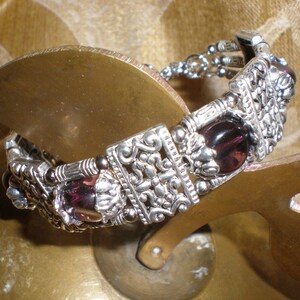 Lila Kristall Armband tibetischen Stil Perlen Spange Armreif Luscious Violet Hued mit filigranen Panels