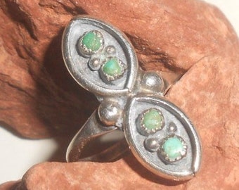 Green Turquoise Ring Harvey Era Sterling Silver Petite Point Dead Pawn 40s BoHo Style Vintage Native American Size 7.25