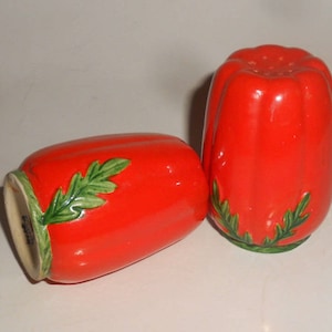 Red Tomato/Bell Pepper Salt and Pepper Set Beautiful &quot;Occupied Japan&quot; Ripe Heirloom Beauties Vintage 40s