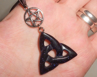 Triquetra "Star Stone" Pendant Necklace Beautiful Carved Crystal With Lovely Triple Knot-Celtic Symbol Stunning New Age