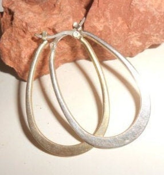 Exclusive Jeweler Signed Hoop Earrings Chic Hamme… - image 3