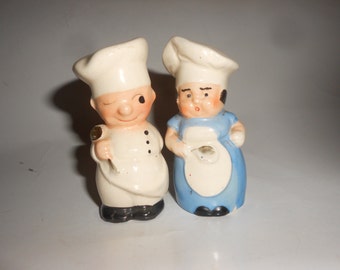 Chefs S&P Shaker Set Cute Big Hatted Italian Type Chef and Baker Cute Vintage Kitchen Duo