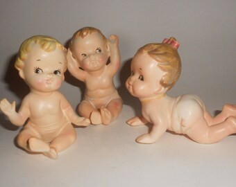 Bebês Piano (3) - Lindos bonecos de porcelana bisque vintage (3) para sentar em um piano ou prateleira - Também perfeitos para o quarto do bebê!