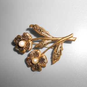 Toledo Damascene Floral Brooch Spanish Beauty Highly Detailed With Black Enameling Great Vintage Find