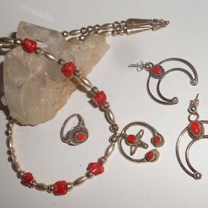 Red Coral Naja Set 4 piezas Set Navajo Vintage Sterling &Red Coral Parure -Pendientes, Colgante y Anillo Colección Estilo Tribal Terroso