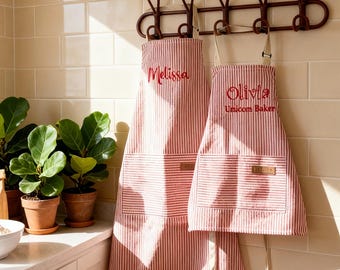 Personalisierte Schürze für Kinder und Erwachsene, individuell gestickte gestreifte Schürze mit Taschen, kleiner Bäcker Schürze, Gastgeschenk
