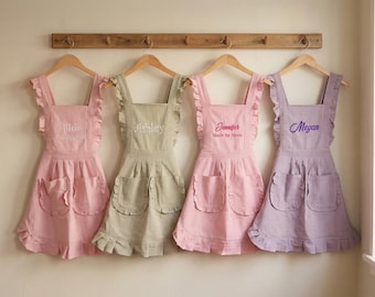 Embroidered Custom Apron for Women, Personalized Kitchen Cooking Baking Vintage Waterproof Garden Artist Apron with Pockets, Gift for Mom