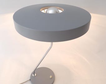 Louis Kalff Philips-bureaulamp: modernistisch rodeomodel uit de jaren 50