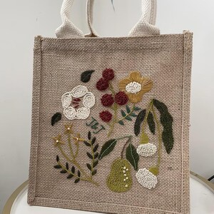 Hand-embroidered linen bag / Embroidered jote bag / Natural Linen Bag / Flower Embroidered Bag / Summer Floral Bag / Boho Bag / Gift for Her