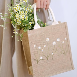 Hand-embroidered linen bag / Embroidered jote bag / Natural Linen Bag / Flower Embroidered Bag / Summer Floral Bag / Gift Bag / Everyday Bag