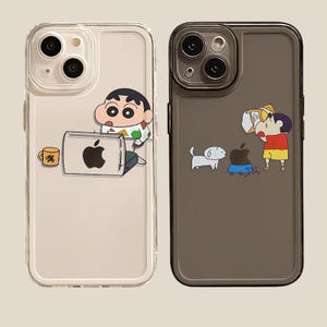 クレヨンしんちゃんiPhoneケース – iPhone 11～15用おもしろ漫画カバー – クレヨンしんちゃんファンやオタクコレクターへのアニメ風ギフト