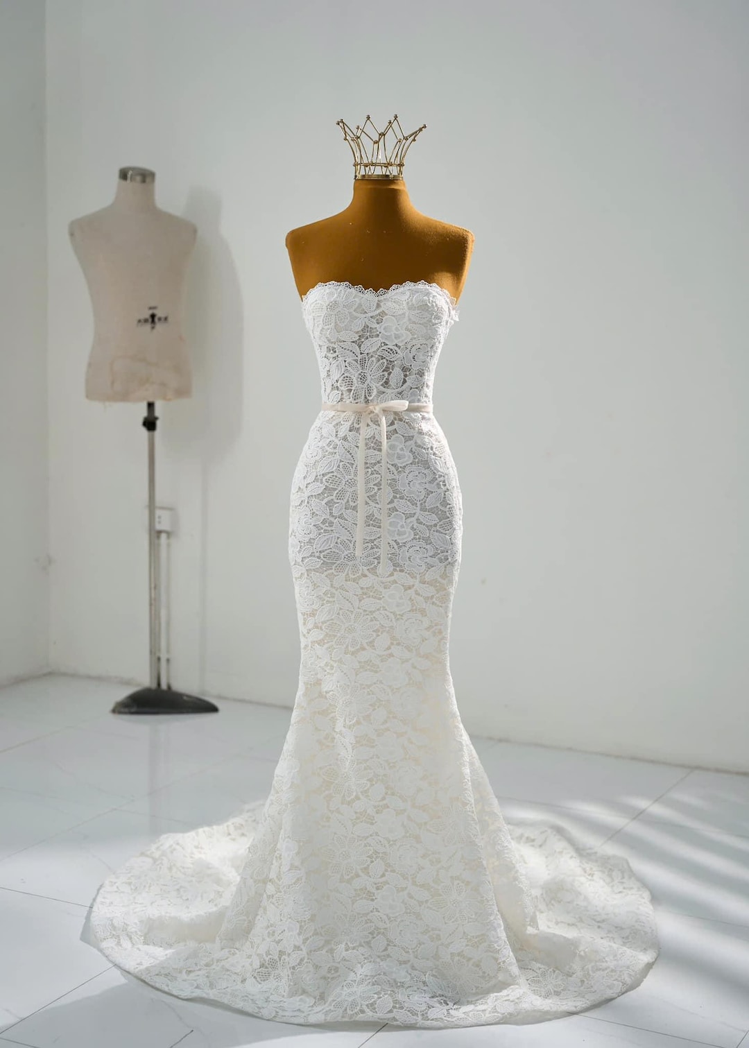 Mermaid Bridal Gown with a Sleek and Stylish Fit for Modern Brides
