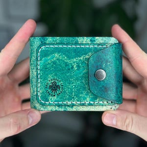Leather Wallet Hand-Dyed Green — Unisex Bifold with Coin Pocket
