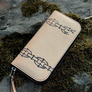 Carteira de couro com zíper – corrente em relevo – presente feito à mão – zíper YKK – porta-cartões, moedas e dinheiro – personalizado