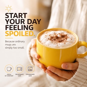 Peut inclure: Un mug en c&eacute;ramique jaune vif rempli d'une boisson au caf&eacute; mousseuse saupoudr&eacute;e de cannelle. Le texte indique : START YOUR DAY FEELING SPOILED. Because ordinary mugs are simply too small. 600ml OF COMFORT, MICROWAVE SAFE, DISHWASHER SAFE.