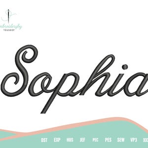 Könnte beinhalten: Eine schwarze, gestickte Schrift des Namens "Sophia" auf weißem Hintergrund. Der Name ist in einer Schreibschrift mit einer dekorativen Schnörkel am "S" geschrieben. Das Bild enthält auch den Text "Embroideryby Touseef" und Dateityp-Abkürzungen.