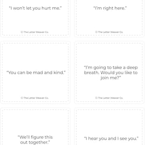 以下が含まれることがあります： 黒いテキストが書かれた6枚の正方形の白いカード。フレーズは「I won't let you hurt me」「I'm right here」「You can be mad and kind」「I'm going to take a deep breath. Would you like to join me?」「We'll figure this out together」「I hear you and I see you」。各カードには「The Letter Weaver Co.」のテキストが含まれています。