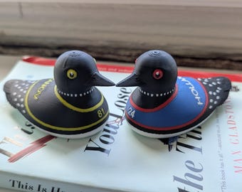 Figura de somormujo inspirada en el romance del hockey