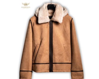 Damjacka i fårskinnsmocka – Kamelbrun fårskinnskappa med mjukt vitt pälsfoder | Klassiska vinterytterkläder | Jacka i vintagestil