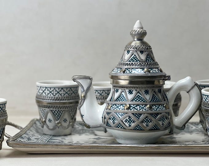 Majestic Moroccan Tea Set – Hand-Painted Ceramic Teapot with Engraved Nickel Silver (Maillechort), Rectangular Tray & 6 Traditional Glasses