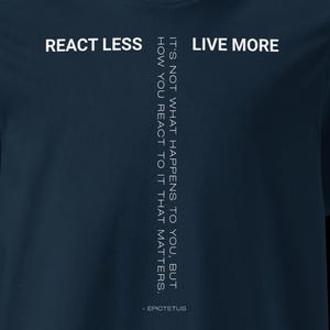 反応を抑え、もっと生きるシャツ | オーガニックコットン ストイック哲学Tシャツ