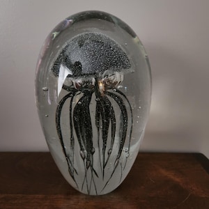Jellyfish Glass Paperweight With Controlled Bubbles