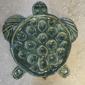 Paleta de pintura de cerámica hecha a mano con forma de tortuga